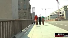 تشغيل شاهد هذه الفاسقة العامة تتعرض للإهانة والسيطرة في تحول جنسي بدسم في الهواء الطلق مع جلسات مص متعددة