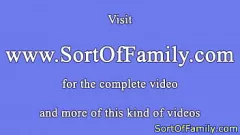 Jouer Plan à trois de réalité amateur tabou : une cougar mature et une ado se déchaînent avec des éjaculations en gros plan et de gros seins