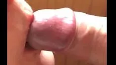 Oynat Ağızda biten zorla oral seks ve namlu üzerinde avuç içi
