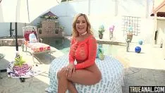 Amateurpärchen filmt ihr Sexspiel und stellt den Film dann ins Netz