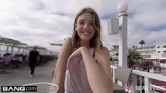 Reproducir La joven en público tiene sexo webcam por dinero