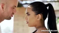 تشغيل الهرات قرنية تعطي بعضها البعض المتعة