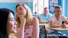 تشغيل الطلاب يمارسون الحب في المرحاض