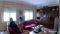 Odtwórz Ukryta kamera porno Rumunia Młoda brunetka liże penisa