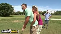Reproduzir Ele tem duas mulheres que fazem absolutamente o que ele diz