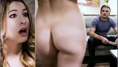 Jouer Il lui lèche un peu les tétons puis lui baise le cul du mieux qu'il peut