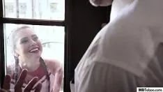 Redare Vecina lui este o gospodina care gateste fara lenjerie intima si se pareca este
