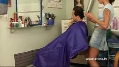 Afspelen Hij zuigt de lul van een kappersshopper