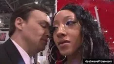 Play Woman with a big ass fucked by a black man who likes fatties