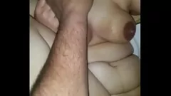 Tombul Milf yoğun ev yapımı karşılaşmada anal ve vajinal zevk alır