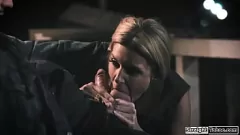 تشغيل لا يستطيع الزوج الحصول على ما يكفي من كس زوجته الناضجة في الهواء الطلق