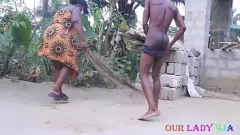 Reproducir BBW africano con curvas se enfrenta a la BBC en un encuentro al aire libre hardcore