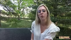 Abspielen Junge und sexy blonde Alrox wird anal in der Begegnung im Freien mit Alex Romero anal