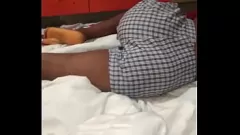Oynat Buharlı sabah karşılaşması: üvey kız kardeşi yapışkan bir yüz alıyor
