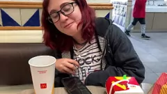 Abspielen Schulden für das Mittagessen meines Freundes: Ein ungezogener Zahlungsplan - Anal, interracial, zierliche Schlampe