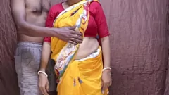 Oynat Saree'deki Hint Milf, Dick King'in Hardcore Creampie'ye direnemez