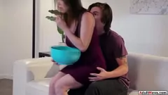 Jouer Séances de beau-fils: Rayveness et ses gros seins naturels