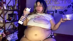 Redare Coralina Chubby BBW se udă și sălbatică cu dildo pe webcam