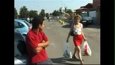 agatata pe strada de un barbat cu chef de futut