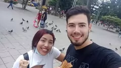 Reproduzir Exótica adolescente latina deixa sua buceta apertada ser chupada por Big Dick em Nova York